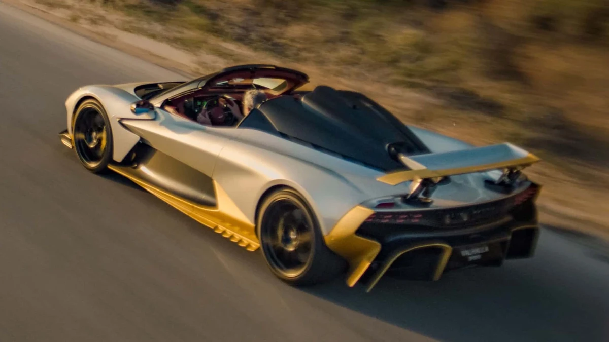 Aston Martin Valhalla Spider’ın önden görünümü