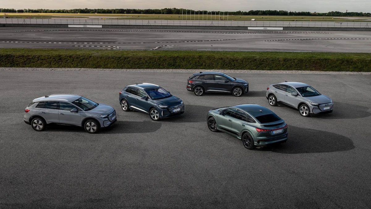 Birden fazla Audi Q4 e-tron modelinin pistte görünümü