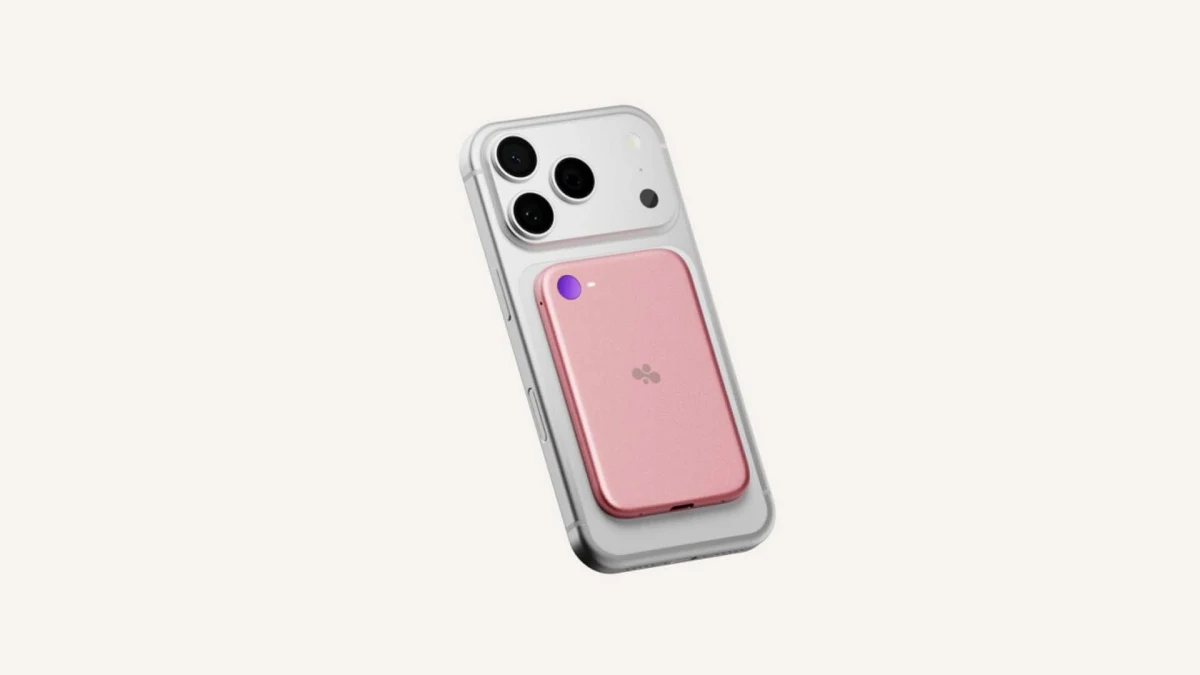 Pembe renkli Bee Eclipse cihazı bir akıllı telefonun arkasına takılmış
