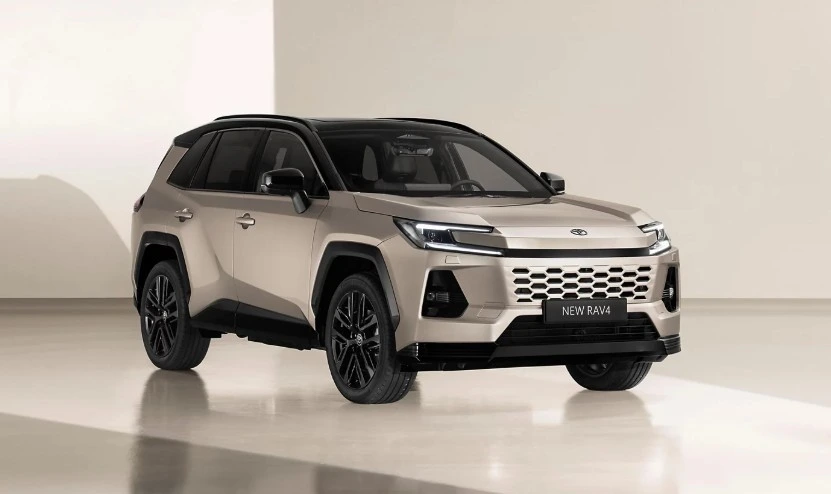 Açık renkli fonda sergilenen bej renkli SUV