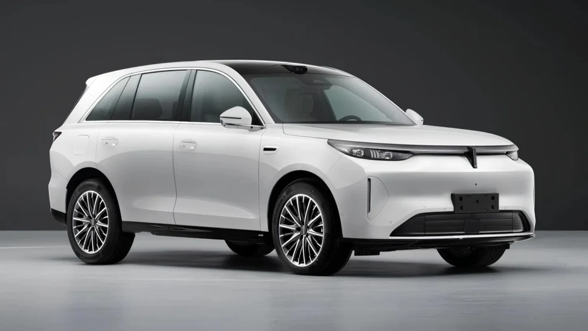 Beyaz renkli SUV tipi otomobil