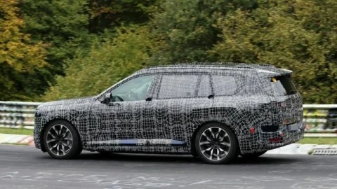 BMW iX7 İçin Sızıntılar: 700 Kilometre Menzil ve 8K Ekran İddiası