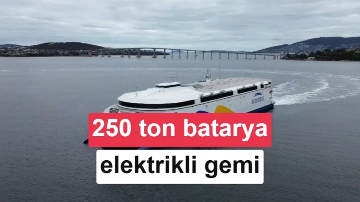 China Zorrilla elektrikli feribotu denizde seyir hâlinde
