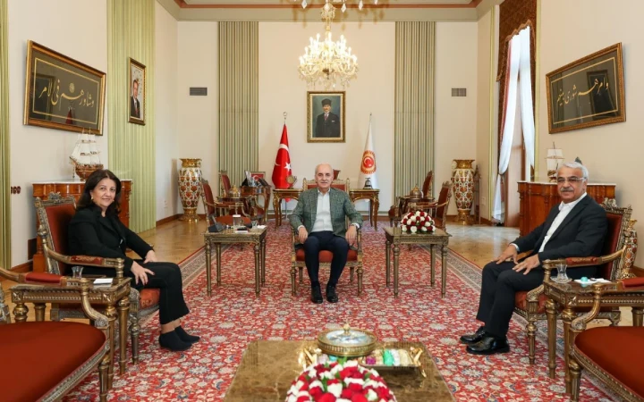 Pervin Buldan, Cevdet Yılmaz ve Mithat Sancar görüşme sırasında
