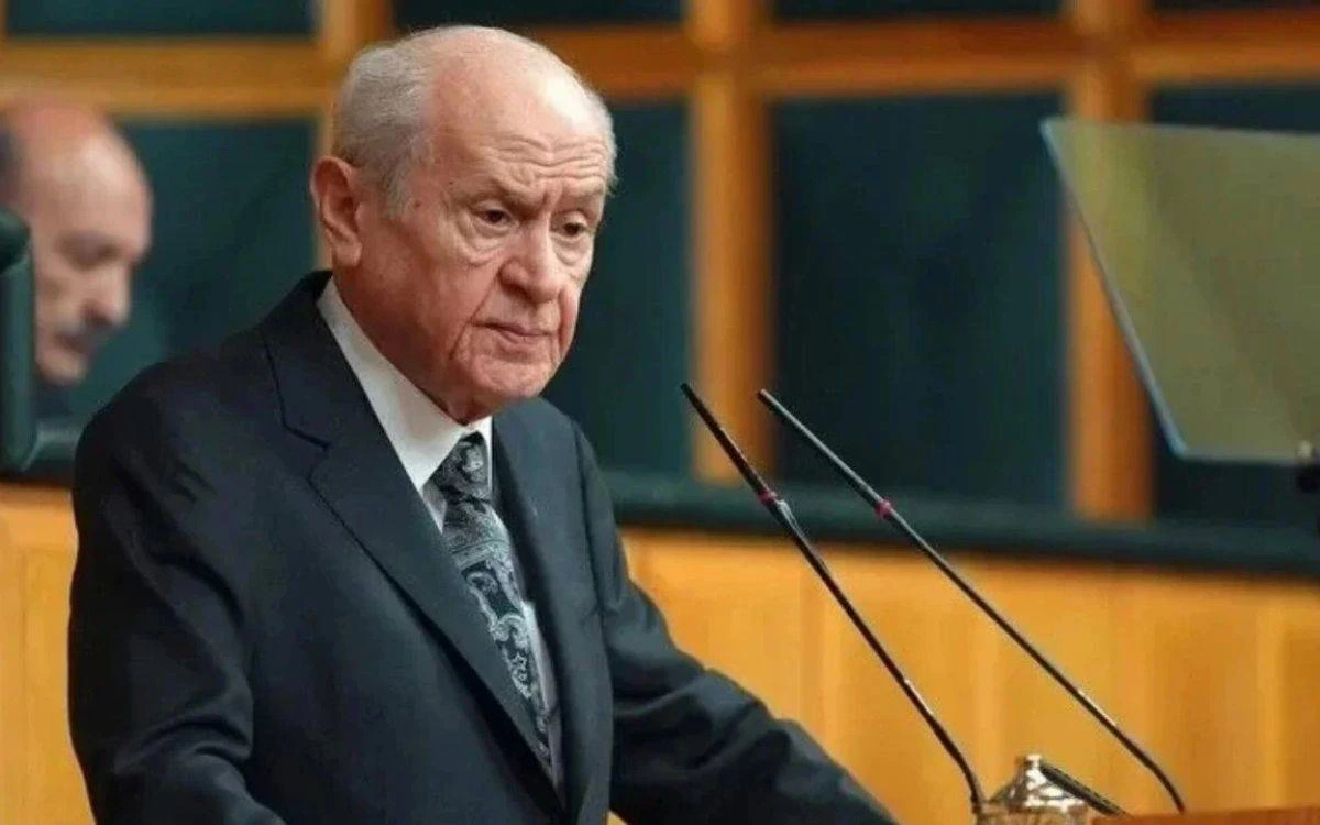 MHP Genel Başkanı Devlet Bahçeli, Meclis kürsüsünde konuşurken