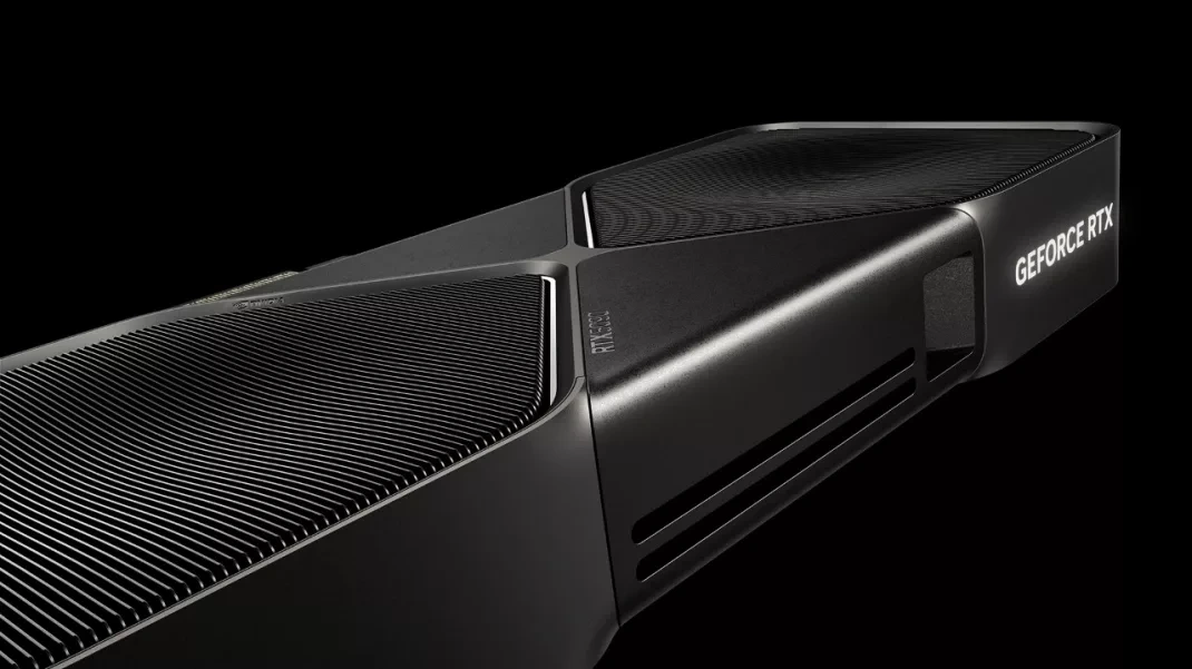 Siyah GeForce RTX ekran kartının soğutma yüzeyini gösteren yakın plan