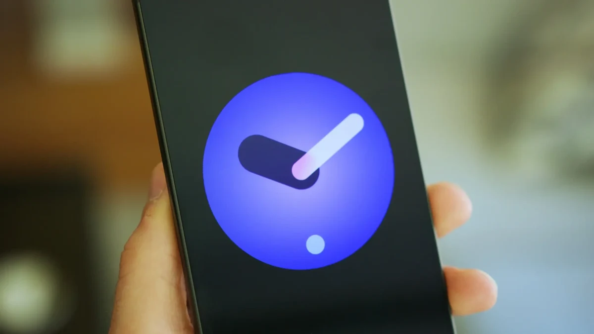 Ekranında Saat uygulaması simgesi görünen telefon