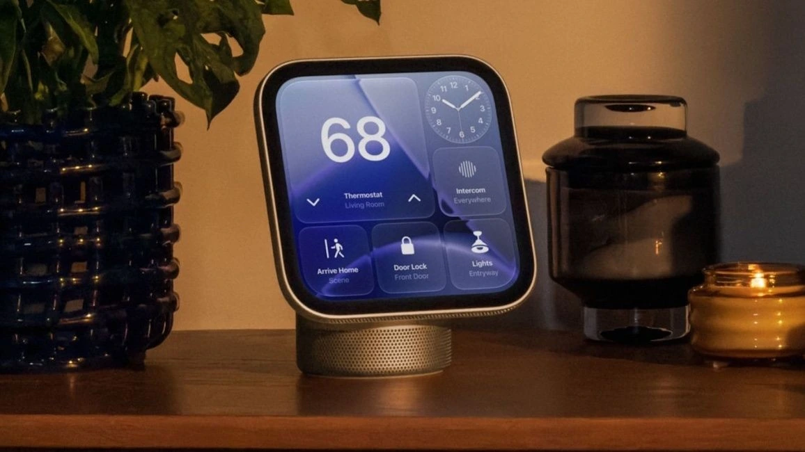 Ekranında akıllı ev kontrol paneli bulunan HomeView cihazı