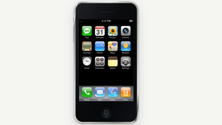 Ana ekranında uygulama simgeleri görünen ilk nesil iPhone