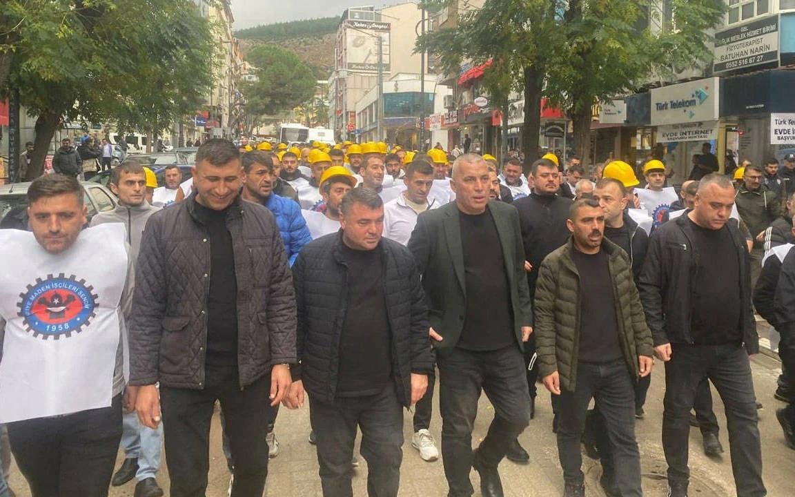 İmbat Madencilik işçileri, maaş ve prim alacakları için yürüyüşte