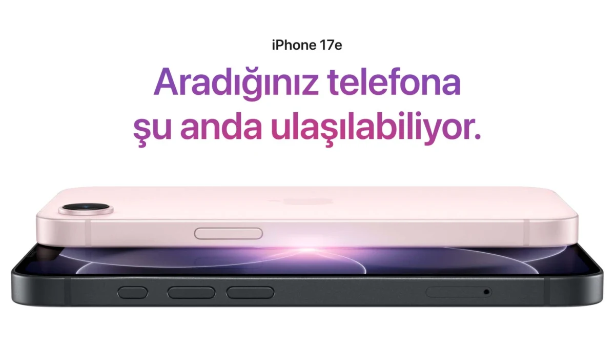 iPhone 17e ibaresi ve tanıtım yazısının üzerinde, açık pembe ve koyu renkli iki telefon yan yana gösteriliyor.
