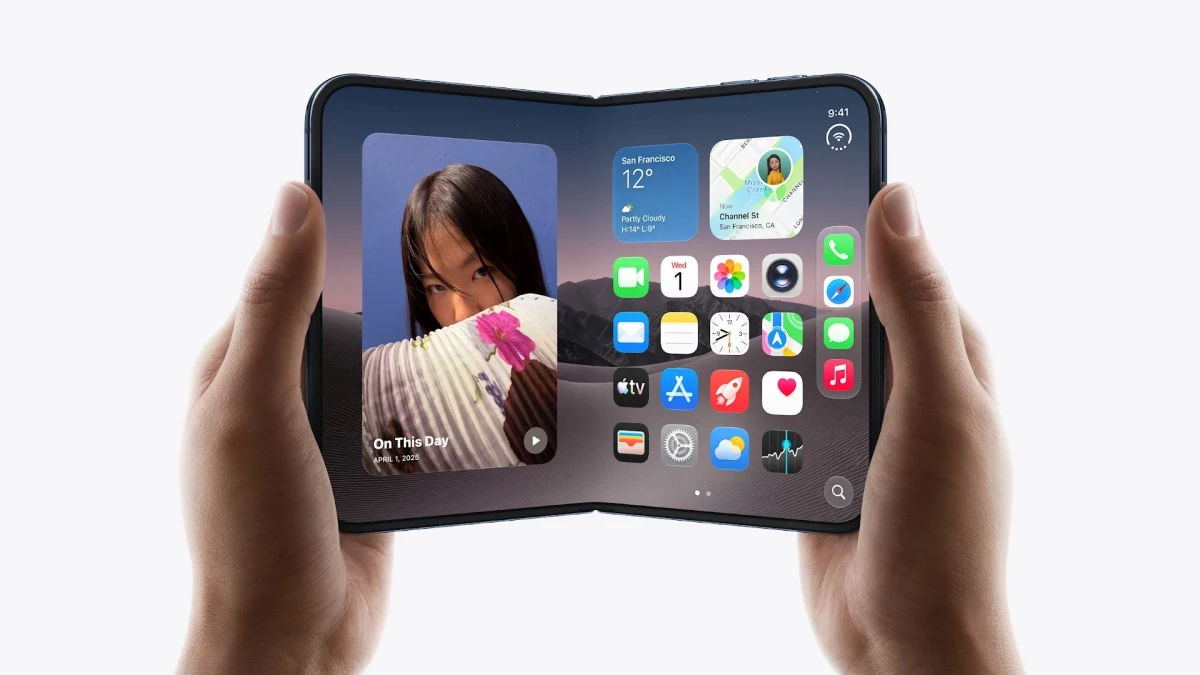 İki elle tutulan, açık durumdaki katlanabilir iPhone Duo