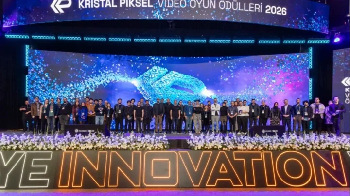 Kristal Piksel Video Oyun Ödülleri 2026 töreninde sahnede toplu halde duran katılımcılar