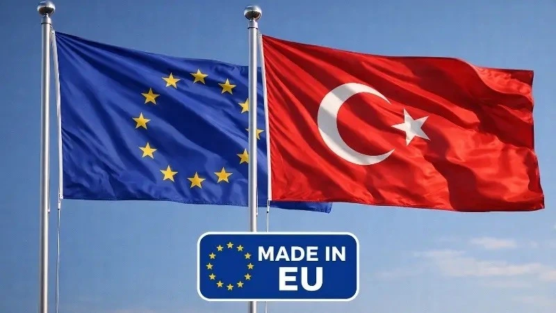 AB ve Türkiye bayrakları önünde Made in EU tabelası