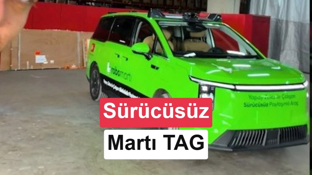 Kapalı bir alanda park hâlindeki yeşil Martı Robomartı aracı