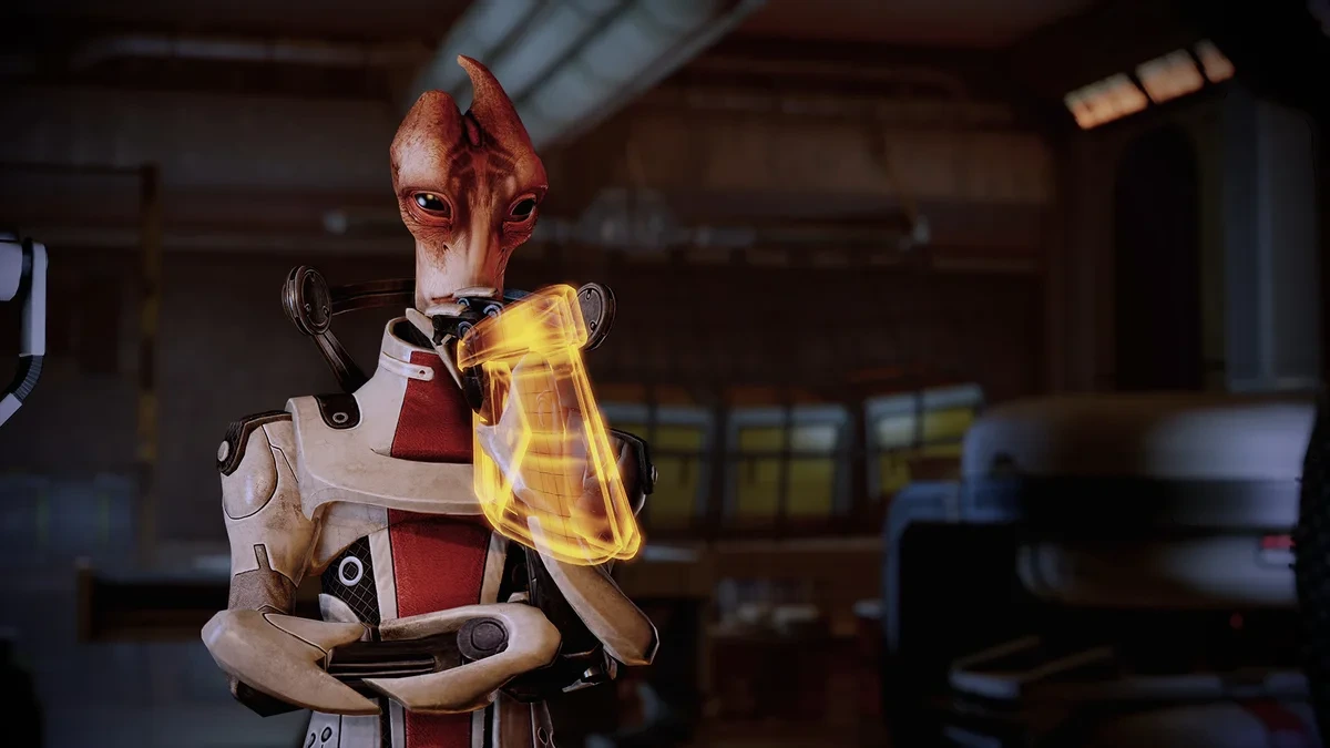 Mass Effect’te elinde ışıklı bir nesne tutan uzaylı karakter