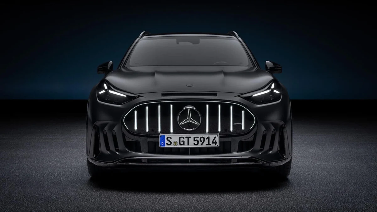 Siyah Mercedes-AMG GT SUV’un önden görünümü