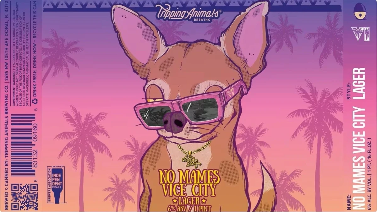 No Mames Vice City Lager için palmiyeler önünde güneş gözlüklü köpek illüstrasyonunun yer aldığı bira etiketi