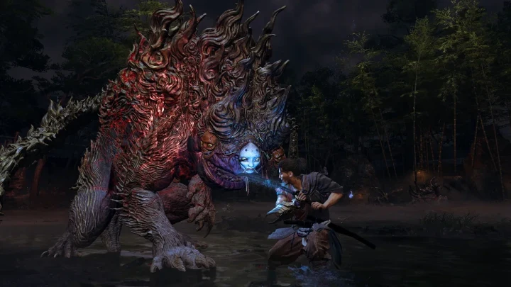 Onimusha: Way of the Sword’da bir savaşçı, büyük ve yaratık benzeri bir düşmanla karşı karşıya