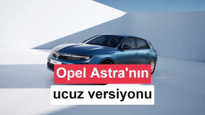 Mavi Opel Astra'nın önden ve yandan görünümü