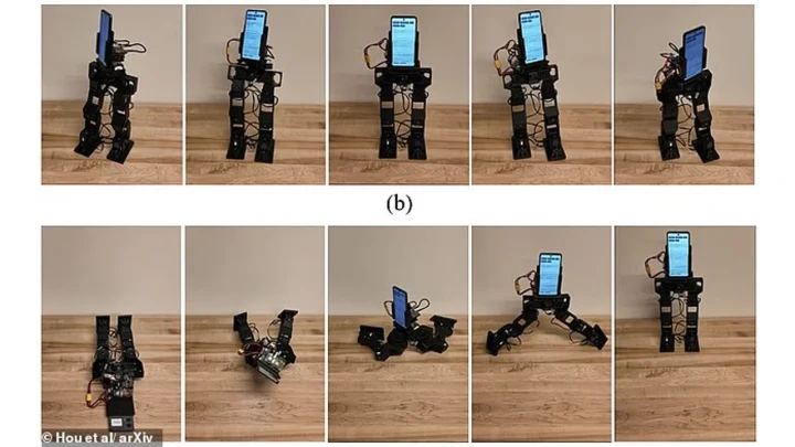 Akıllı telefon taşıyan iki bacaklı PhoneBot robotunun hareket aşamalarını gösteren görsel dizisi