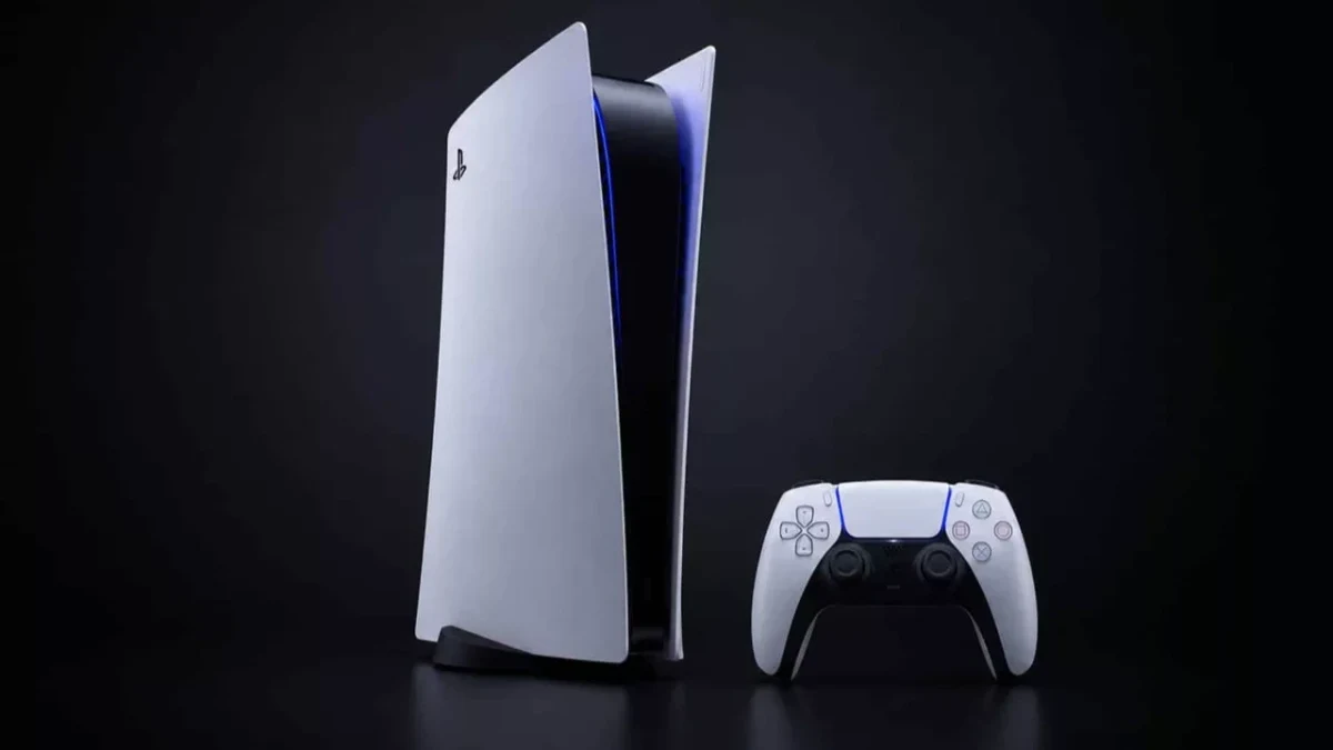 PlayStation 5 konsolu ve DualSense oyun kolu