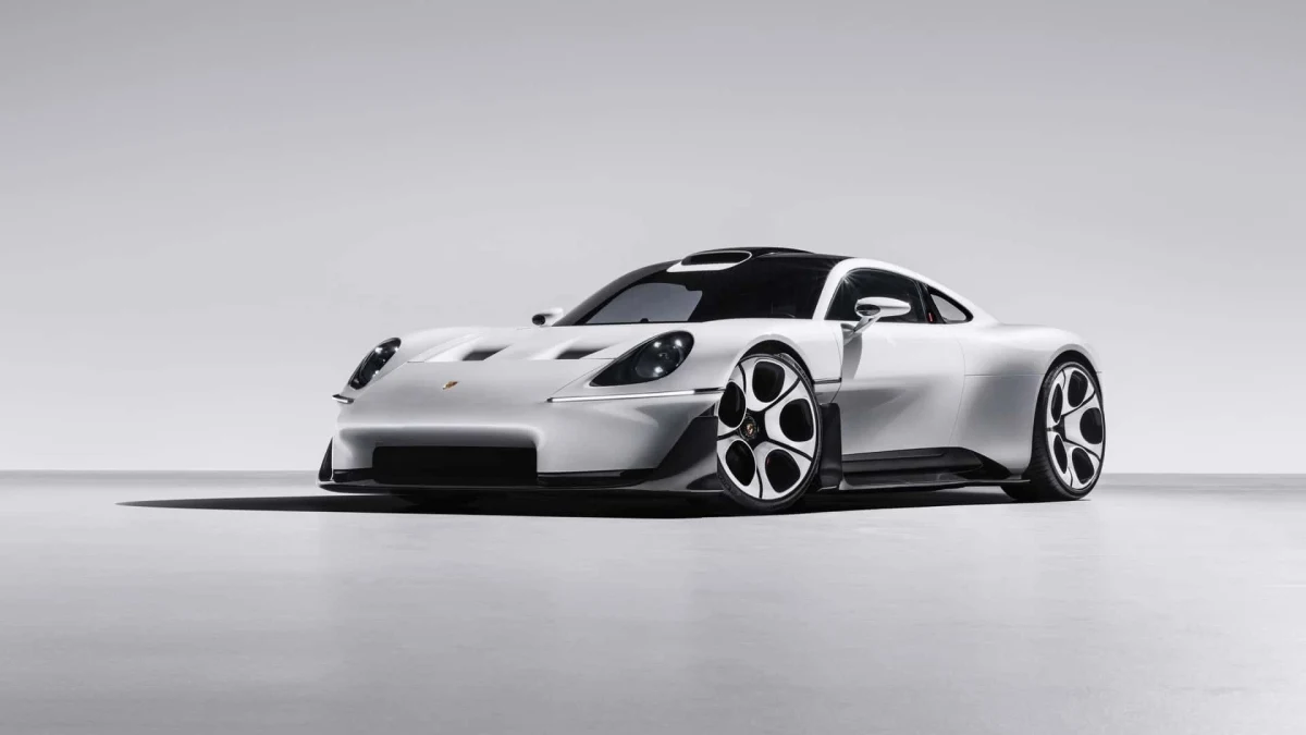 Beyaz Porsche Mission S konsept otomobilinin önden ve yandan görünümü