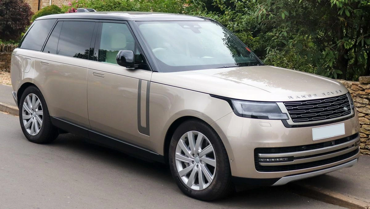 Açık renkli Range Rover SUV