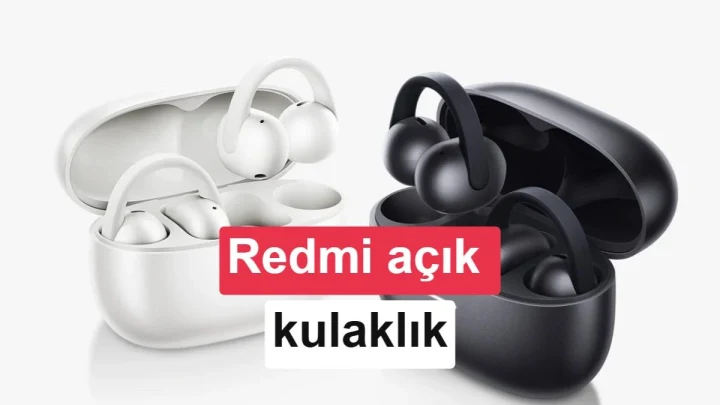 Beyaz ve siyah Redmi Clip Neo kulaklıklar, açık şarj kutularının yanında