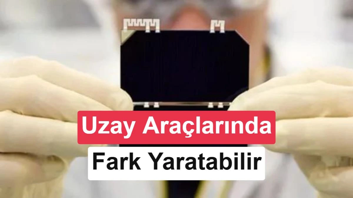 Bir kişinin elinde tuttuğu küçük, siyah güneş hücresi örneği