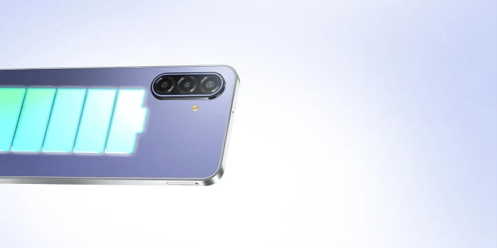 Galaxy F70 5G olduğu belirtilen mor renkli telefonun arka yüzü ve kamera modülü