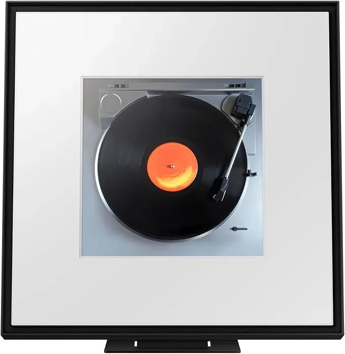 Samsung Music Frame hoparlörün çerçeve içinde sergilenen plakçalar görünümlü tasarımı