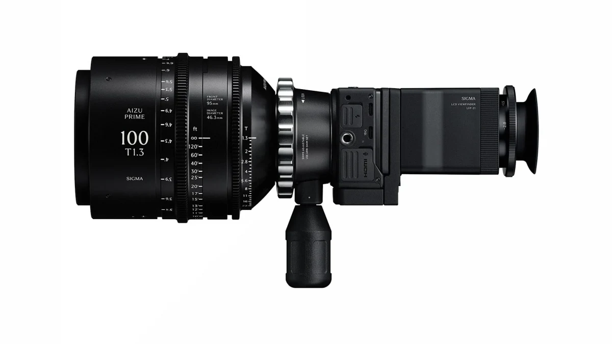 Objektif ve vizör aksesuarıyla donatılmış Sigma fp 2 kamera sistemi