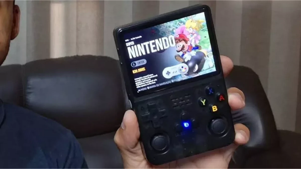 Elde tutulan siyah taşınabilir konsolun ekranında Nintendo içerikli menü