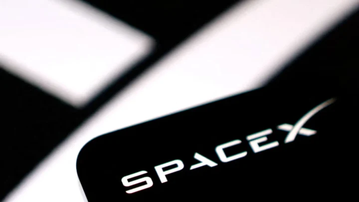 SpaceX logosunun göründüğü yakın plan fotoğraf