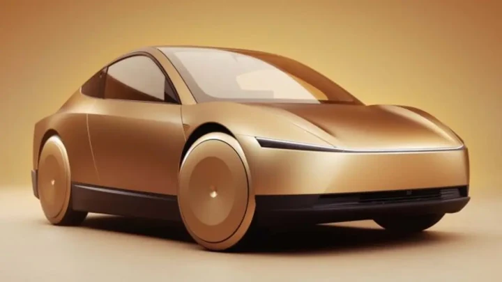Altın renkli Tesla Cybercab otonom aracı