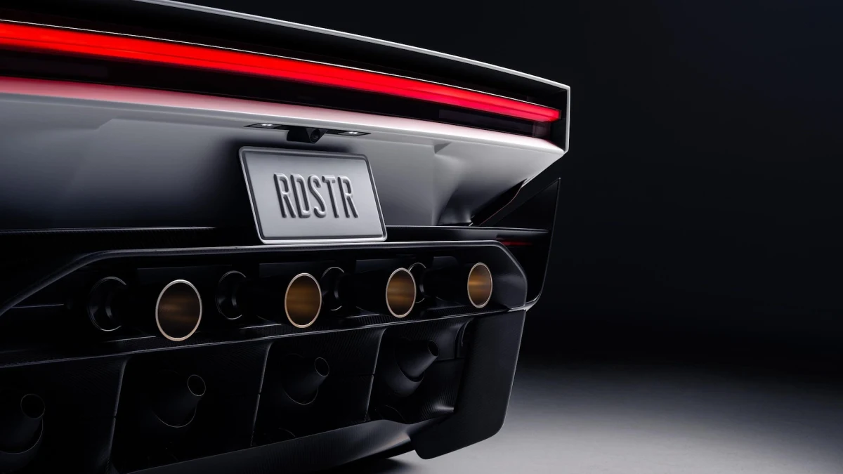 Tesla Roadster’ın arka bölümündeki egzoz benzeri itici çıkışların yakın planı