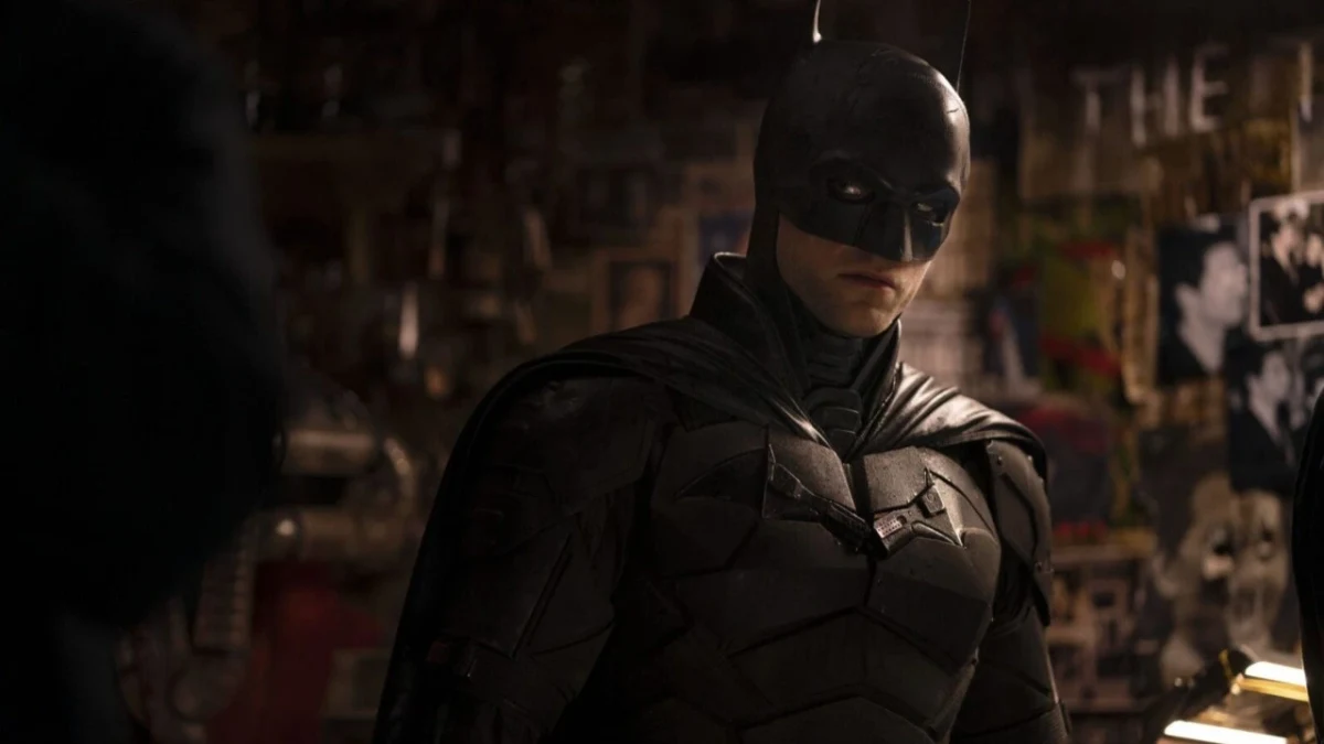 The Batman filminden Batman kostümlü karakterin yer aldığı sahne