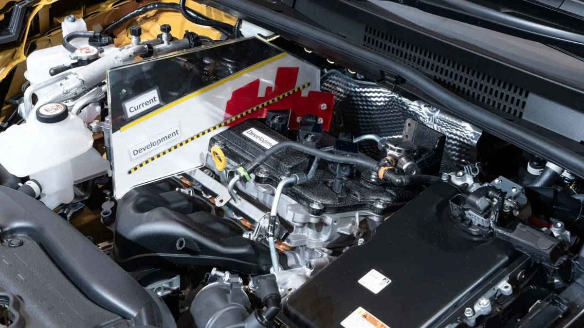 Motor bölmesinde görülen hibrit güç aktarma bileşenleri