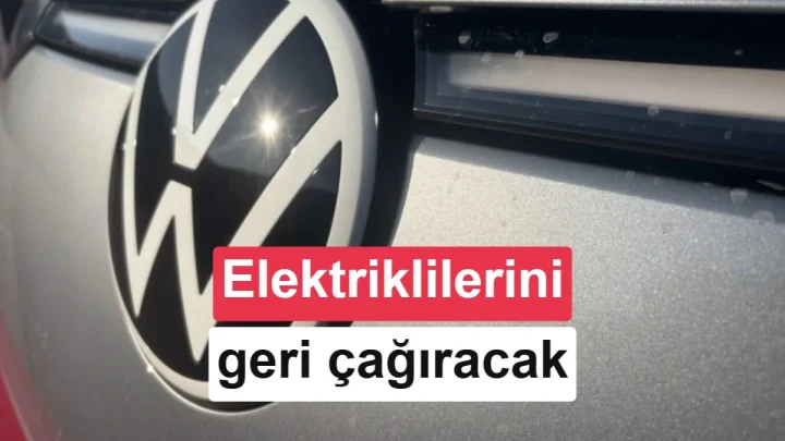 Volkswagen logosu ve elektrikli araçların geri çağrılacağını belirten yazı