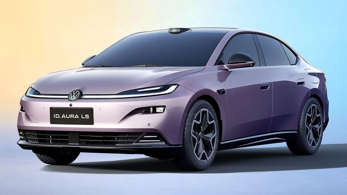 Mor renkli Volkswagen ID. AURA L5’in önden ve yandan görünümü