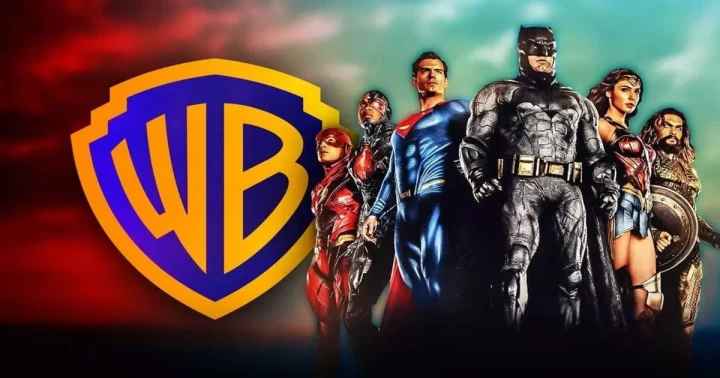 Warner Bros logosunun yanında Superman, Batman ve diğer DC kahramanlarının yer aldığı görsel