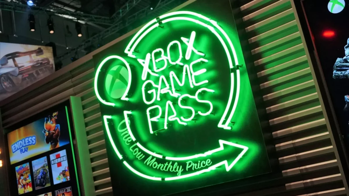 Xbox Game Pass yazılı yeşil neon tabela